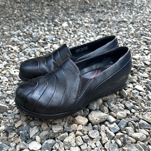 Dansko Wedge Casual Clogs Black Leather Upper Size 38, 7.5-8 US Women’s - Picture 1 of 11